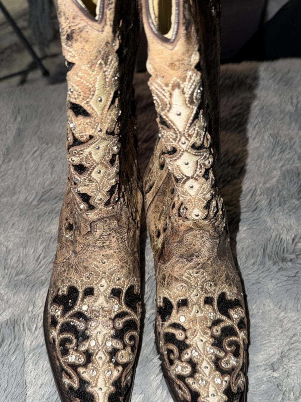 Embellished Distressed Brown Western Boots with Black Accents - Picture 2 of 4